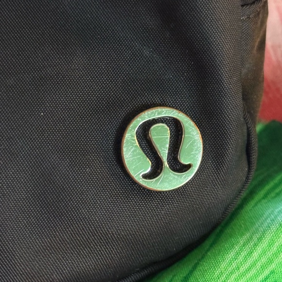 SALE🎁lululemon athletica Black Belt Bag - 1L - Picture 7 of 8